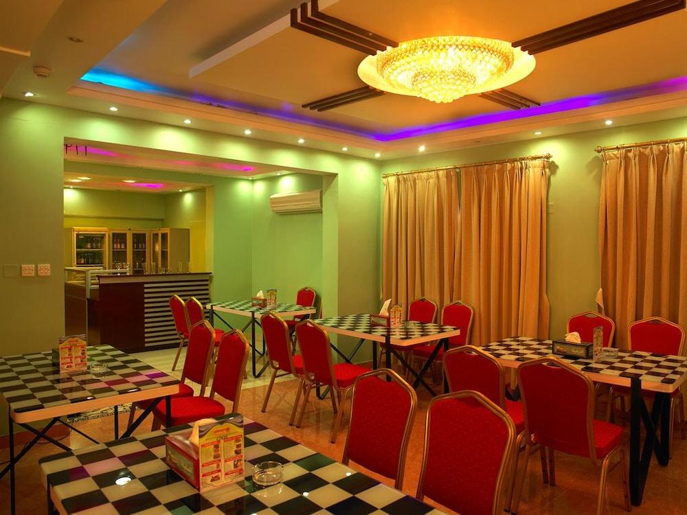 Phoenicia Grand Hotel Dubai Ngoại thất bức ảnh